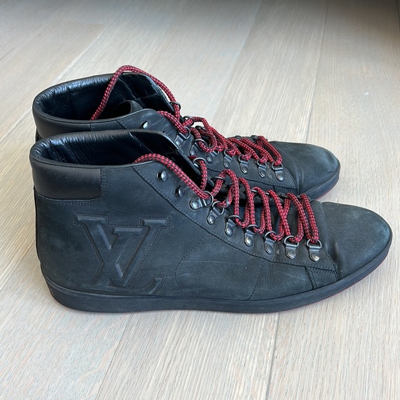 Men’s Louis Vuitton Sneakers - Picture 2 of 4